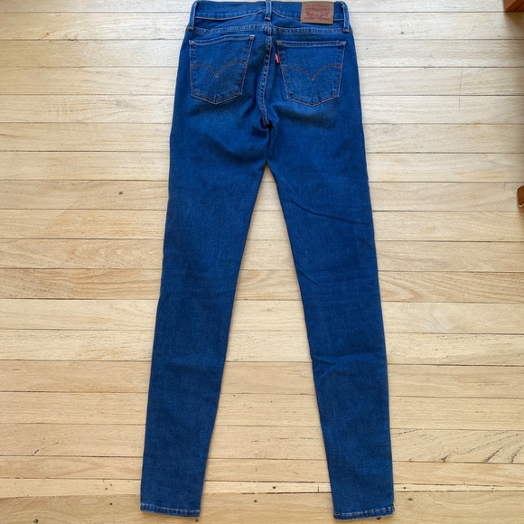 Levi’s 710 Super Skinny Jeans, Medium Wash, Size 25 - Picture 3 of 5